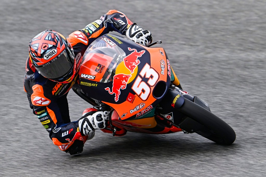 Öncü bate Sasaki na última curva e vence GP da Alemanha da Moto3. Moreira é 7º