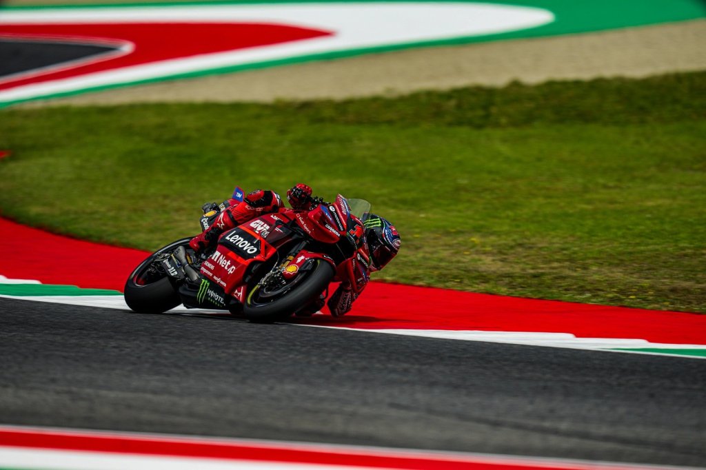 Bagnaia estica vantagem para Bezzecchi com vitória na Itália. Confira classificação