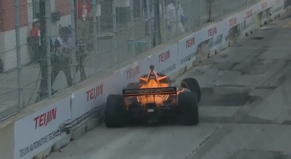 O’Ward erra na freada, bate contra muro e abandona GP de Detroit