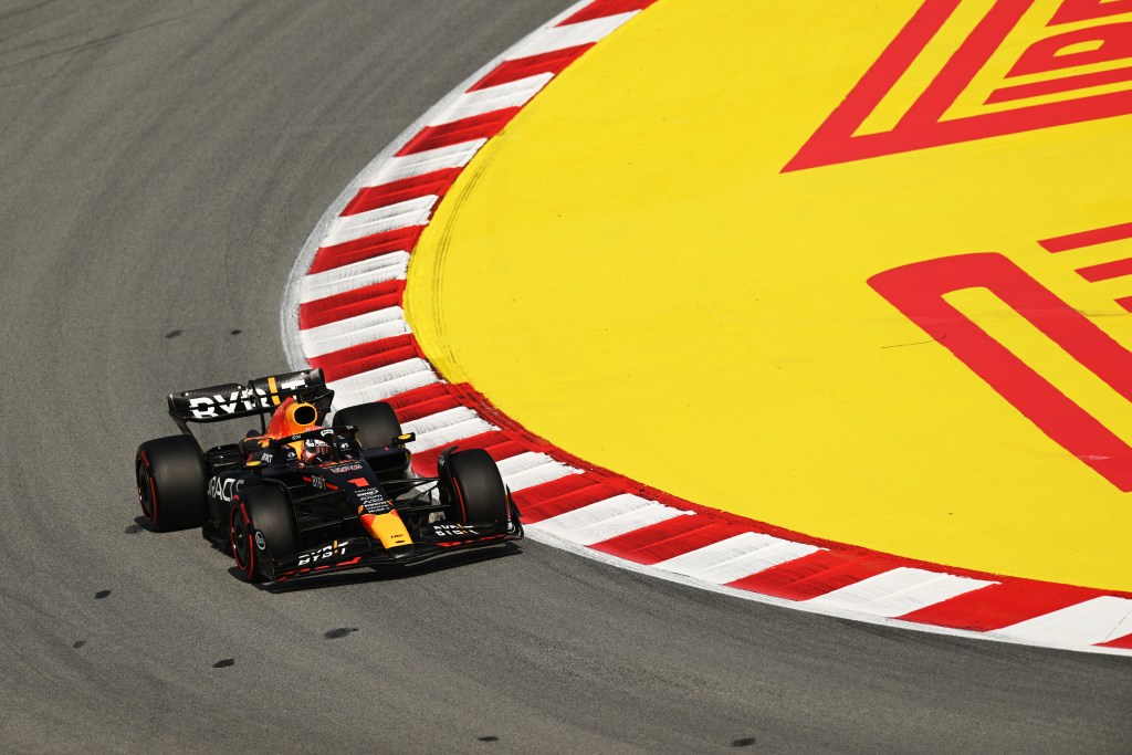 Verstappen se impone en la segunda práctica del GP de España; Alonso es 2°