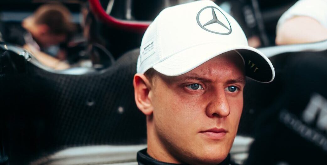 Schumacher prueba neumáticos en Barcelona a bordo del Mercedes W14