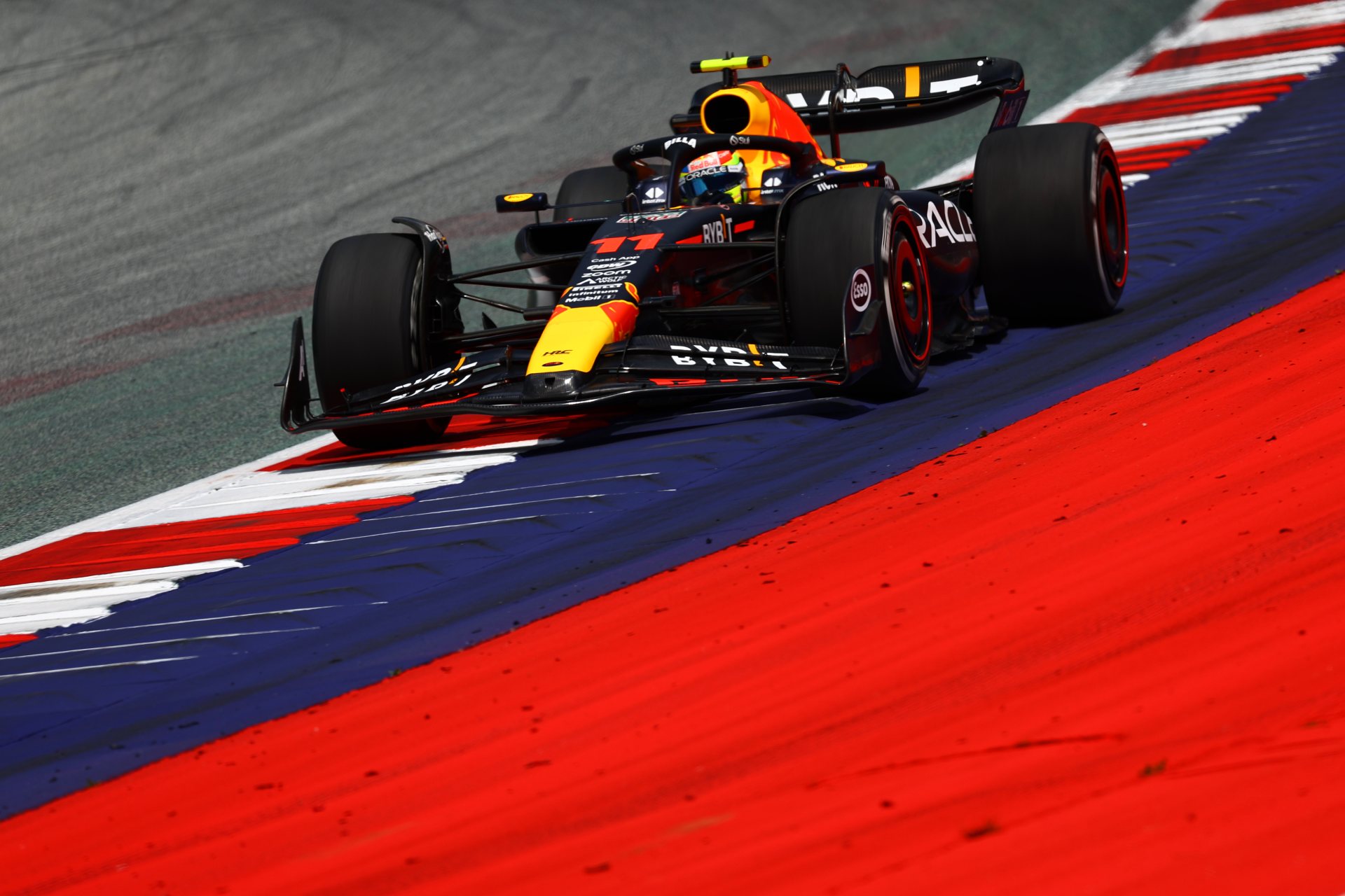 Red Bull vê como “frustrante” eliminação de Pérez, mas afasta demissão: “Fora de questão”