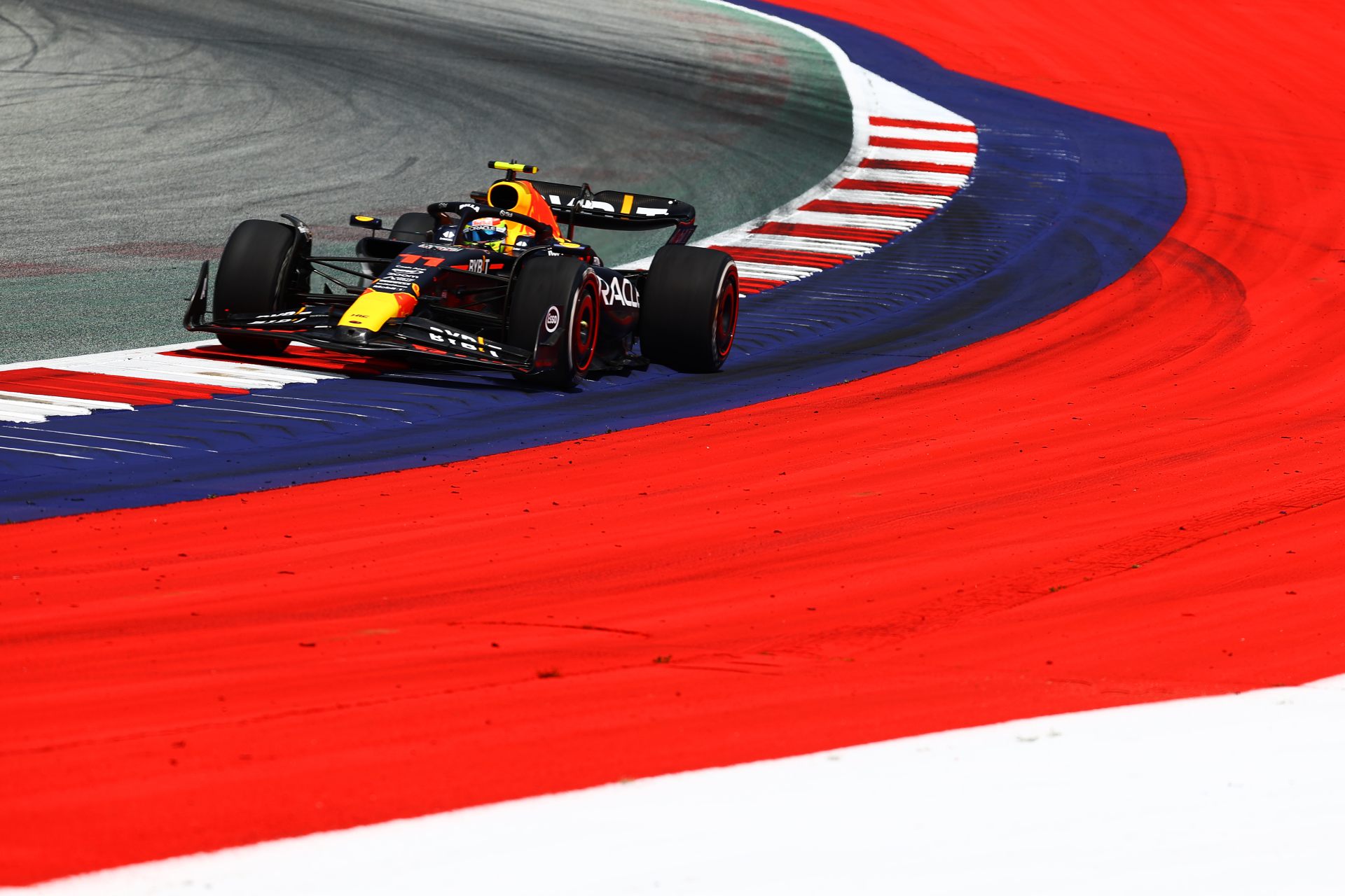 Pérez culpa Albon por eliminação precoce em classificação na Áustria: “Fui bloqueado”