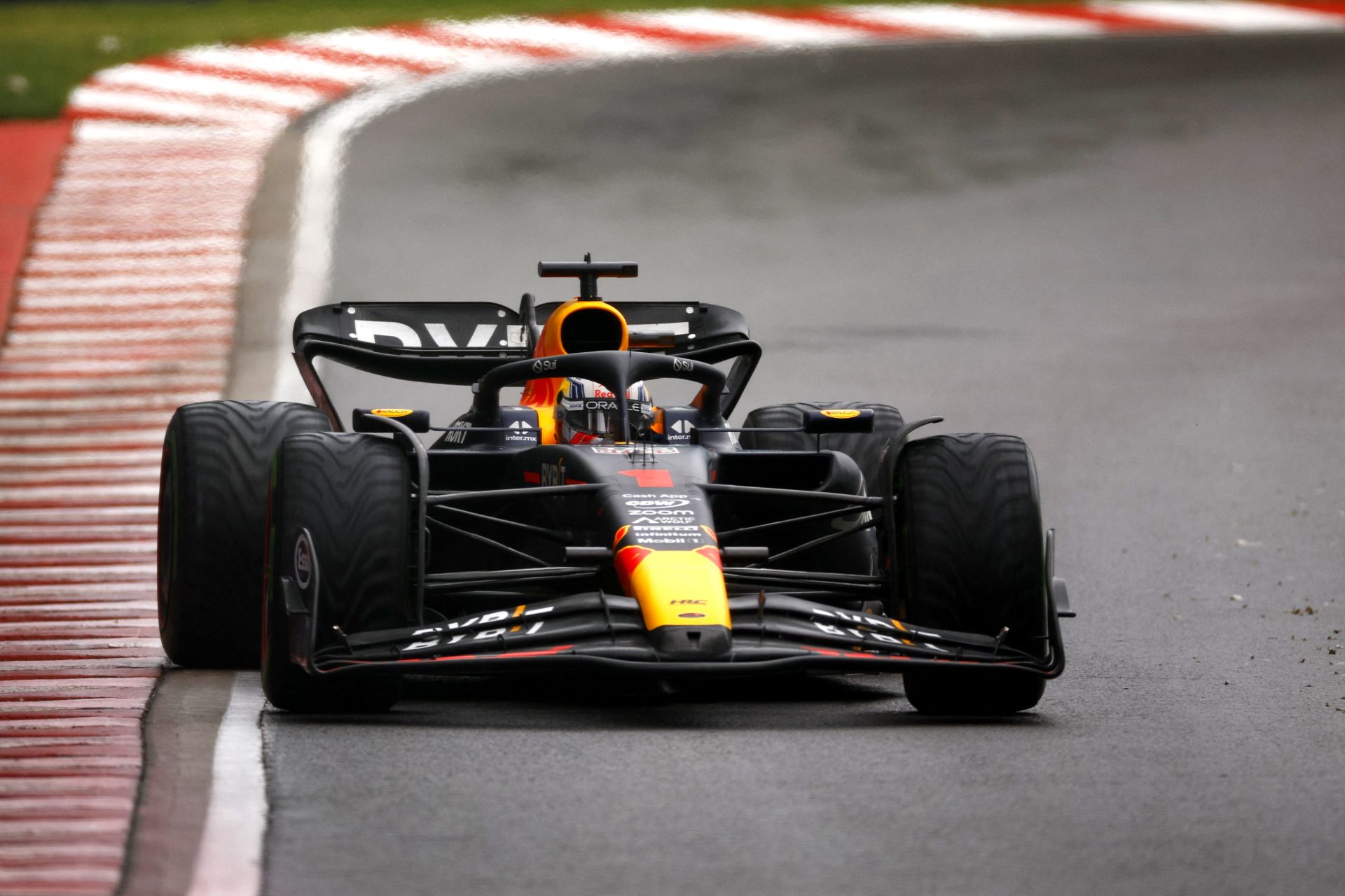 Verstappen dá show no molhado e crava pole do GP do Canadá. Hülkenberg larga em 2º