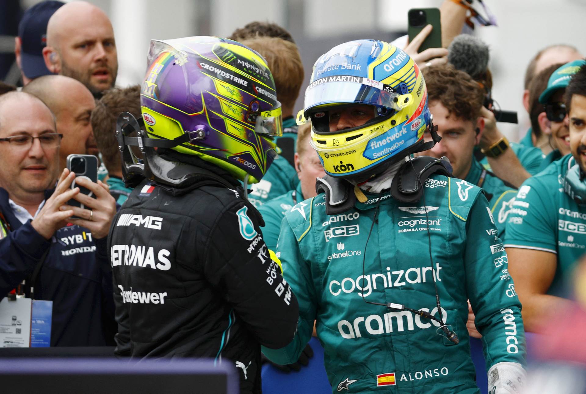Alonso defende “extraordinário” Hamilton e vê Ferrari “com mesmos problemas da Mercedes”