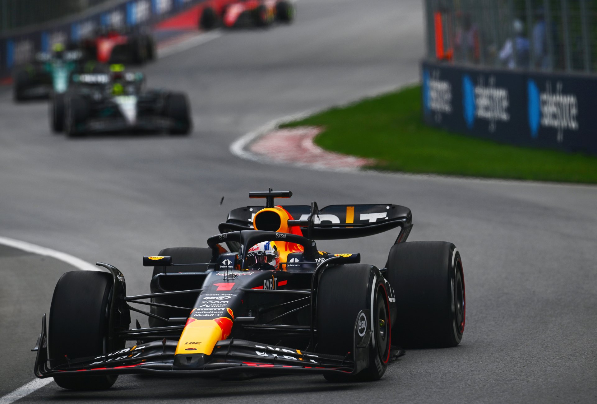 Verstappen vence no Canadá e empata com Senna na F1. Alonso e Hamilton vão ao pódio
