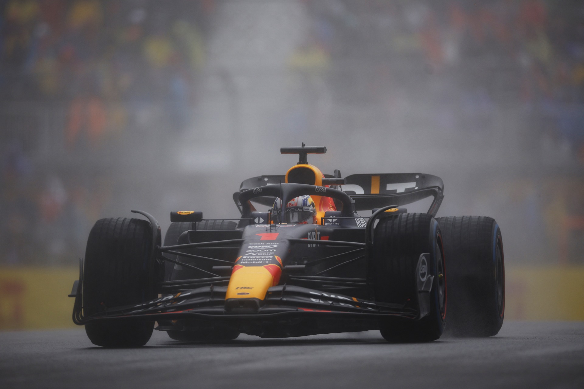 Verstappen domina TL3 com chuva no Canadá. Mercedes e Pérez sofrem, Sainz bate