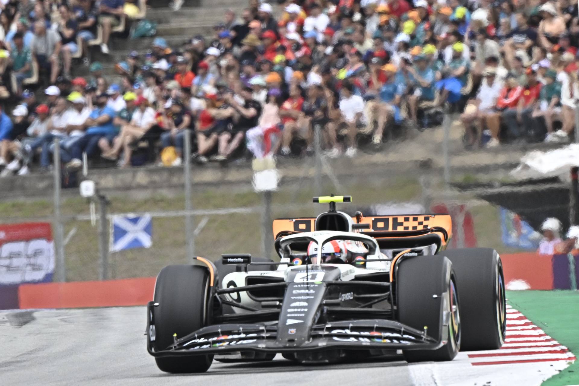 Hamilton cree que Norris habría obtenido un mejor resultado en España