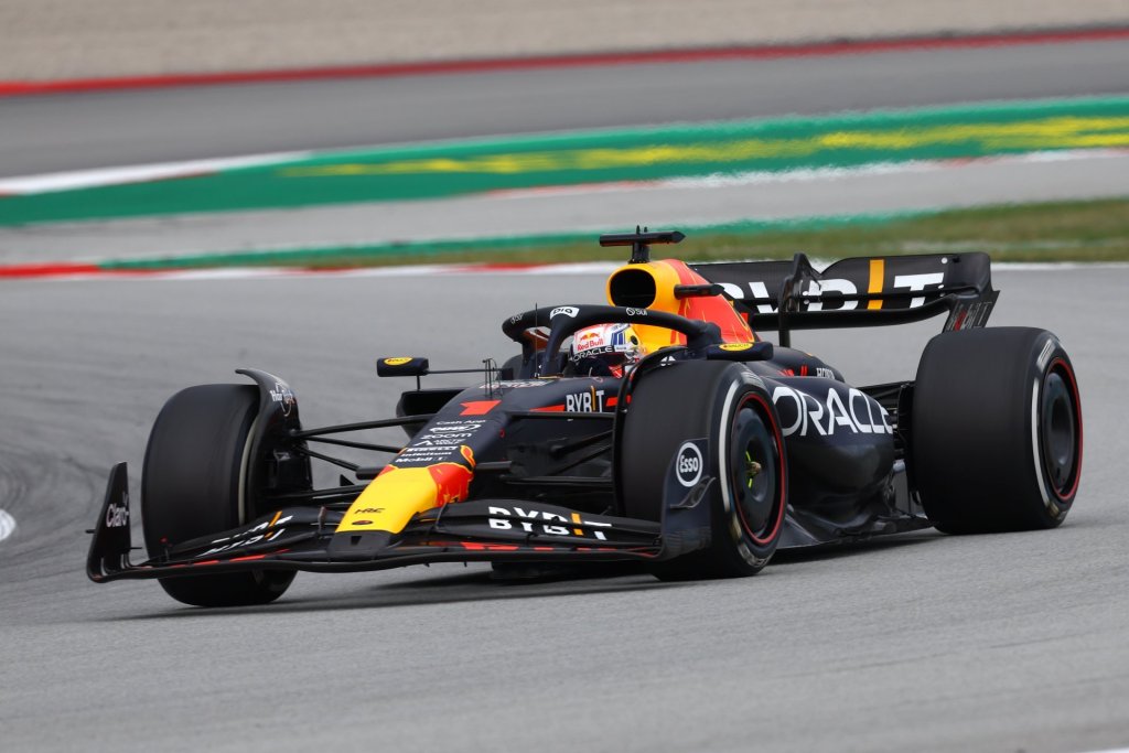 Verstappen passeia no parque e vence GP da Espanha. Mercedes faz pódio duplo