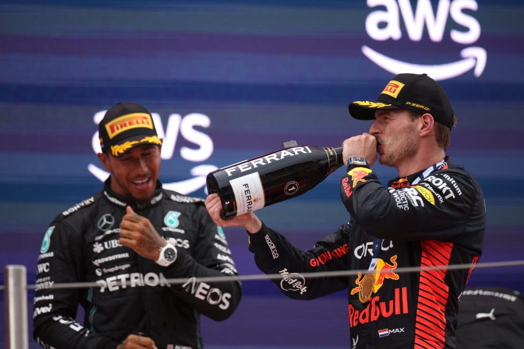 Verstappen vê possível revanche contra Hamilton por título “ótima para o esporte”
