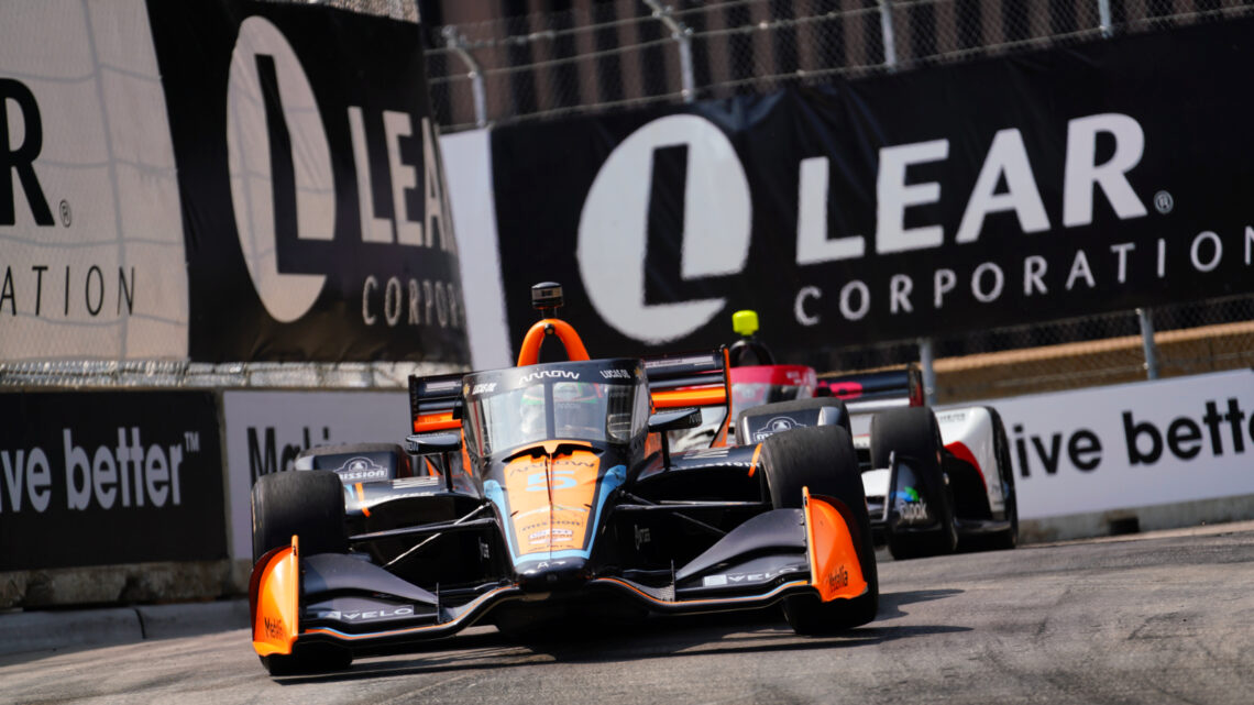 O’Ward lidera caótico treino livre 1 da Indy em Detroit. Newgarden é 15º
