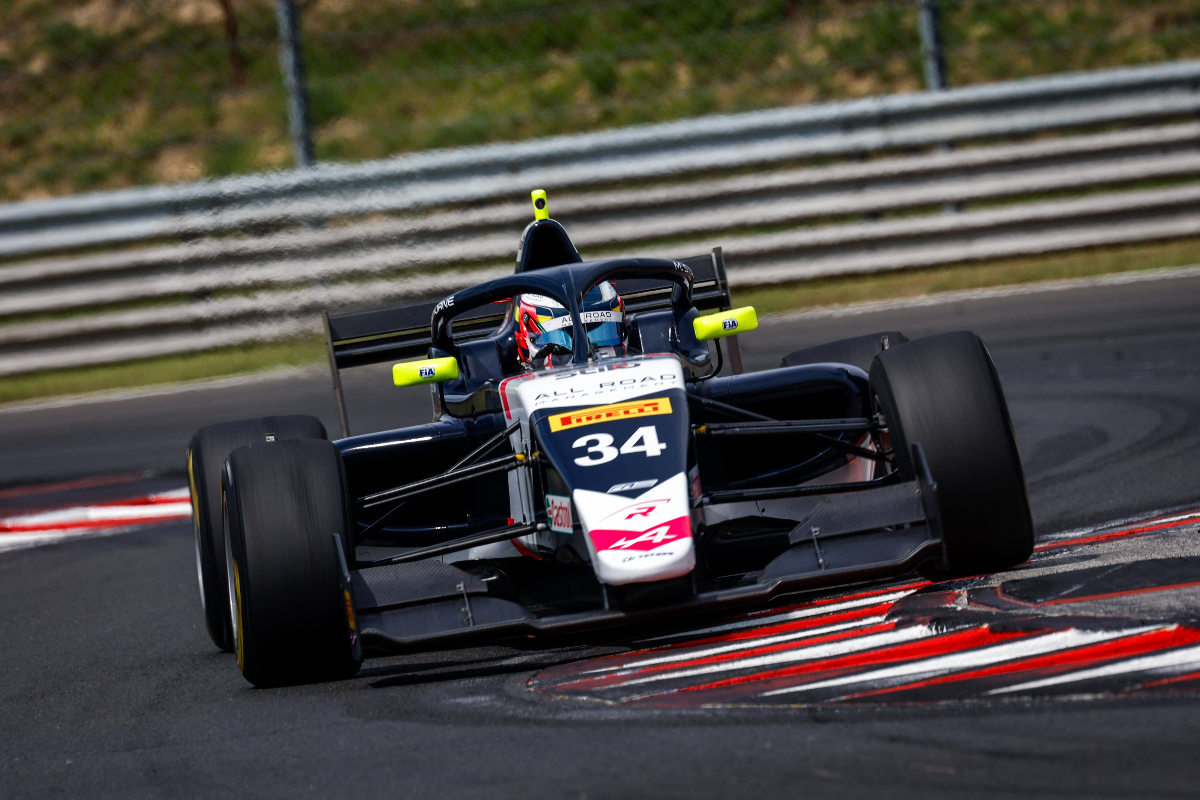 Stenshorne vence de ponta a ponta corrida 1 da FRECA em Hungaroring. Câmara é 7º