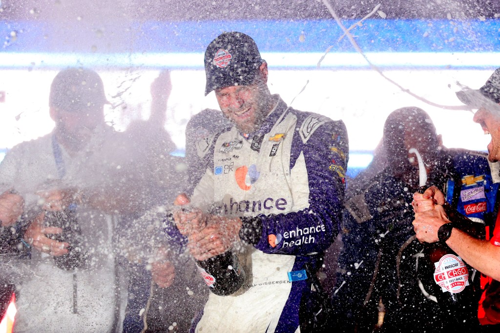 Pilotos da Nascar rasgam elogios a Van Gisbergen: “Nos fez parecer ruins”