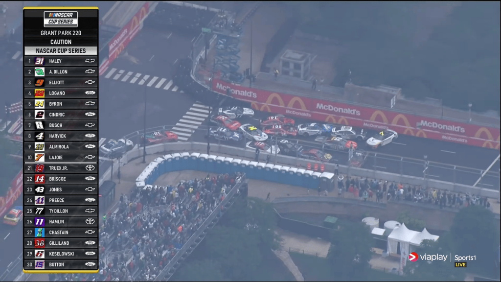 Byron crea un atasco en las calles de Chicago, en una escena bizarra de la Nascar