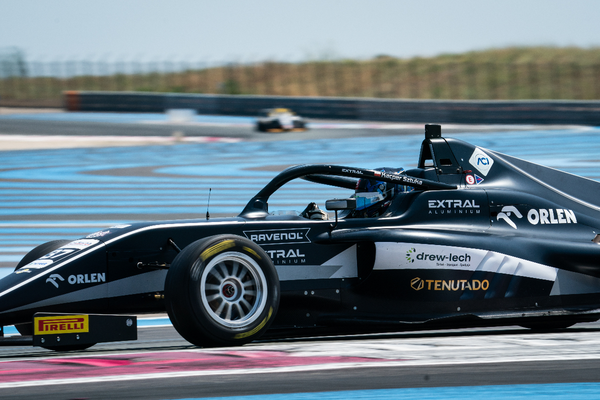Sztuka bate Ugochukwu na largada e fatura corrida 1 da F4 Italiana em Paul Ricard