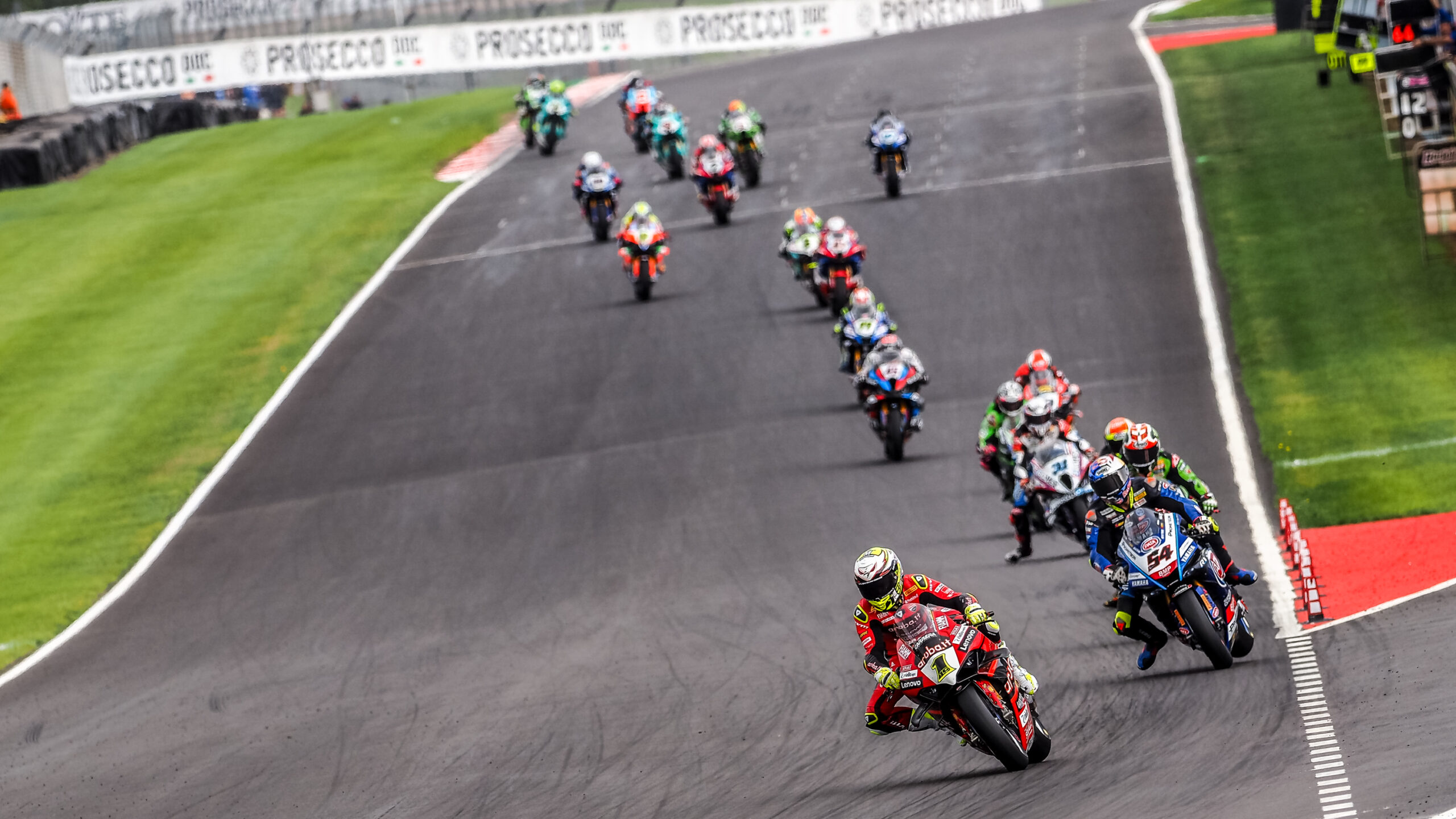 Bautista vence corrida 2 em Donington e dispara ainda mais na liderança do WSBK 2023