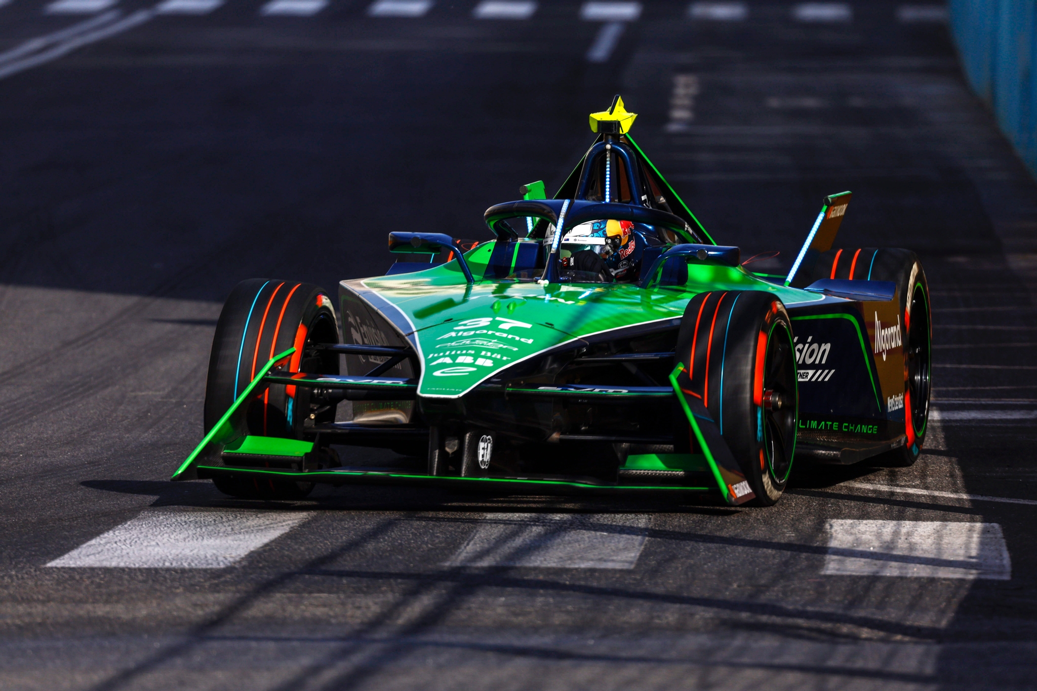 Cassidy lidera TL2 do eP de Londres encerrado por batida de Frijns. Sette Câmara é 7º