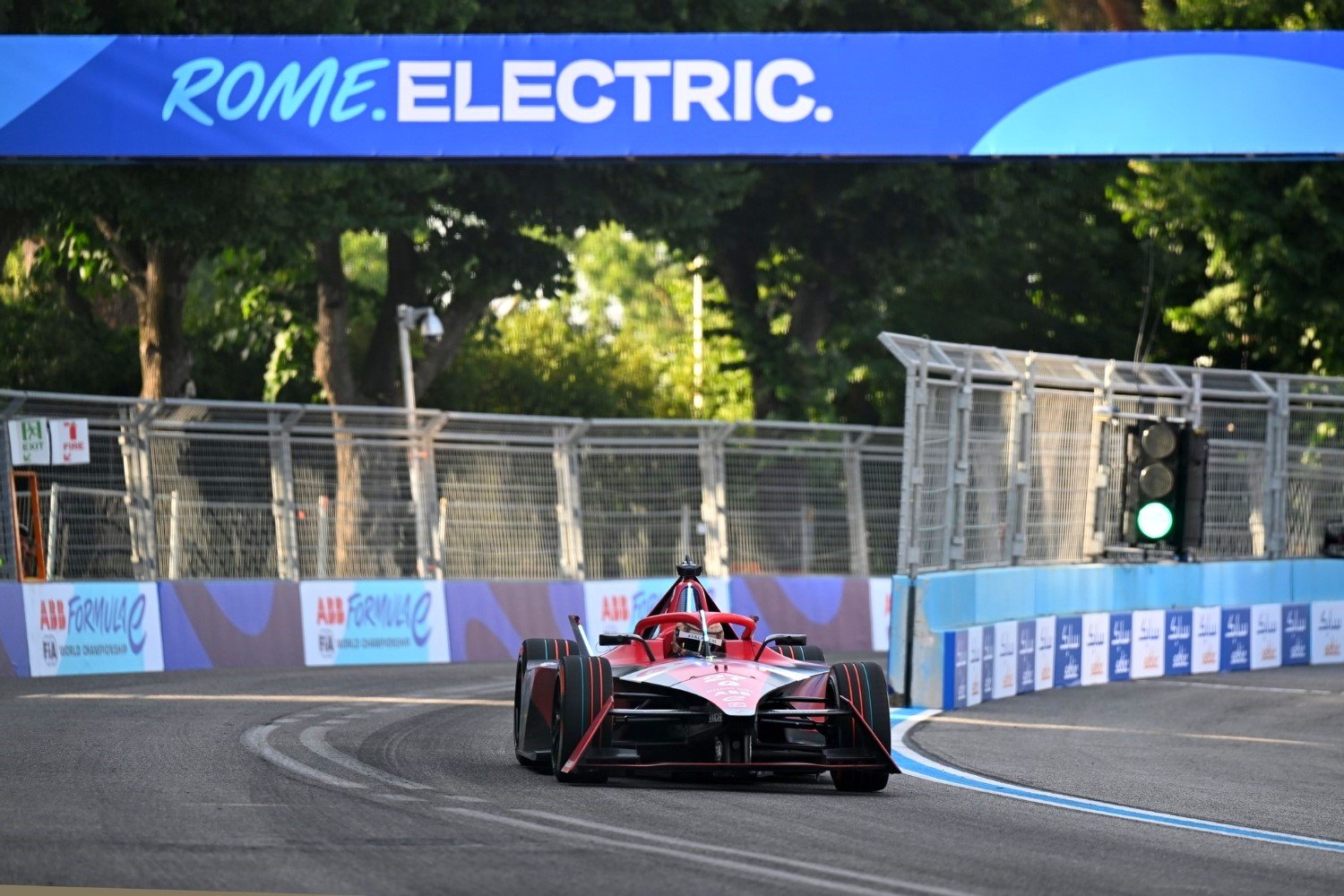 Dennis aprovecha enredo entre Evans y Cassidy y gana el ePrix de Roma 2 de Fórmula E