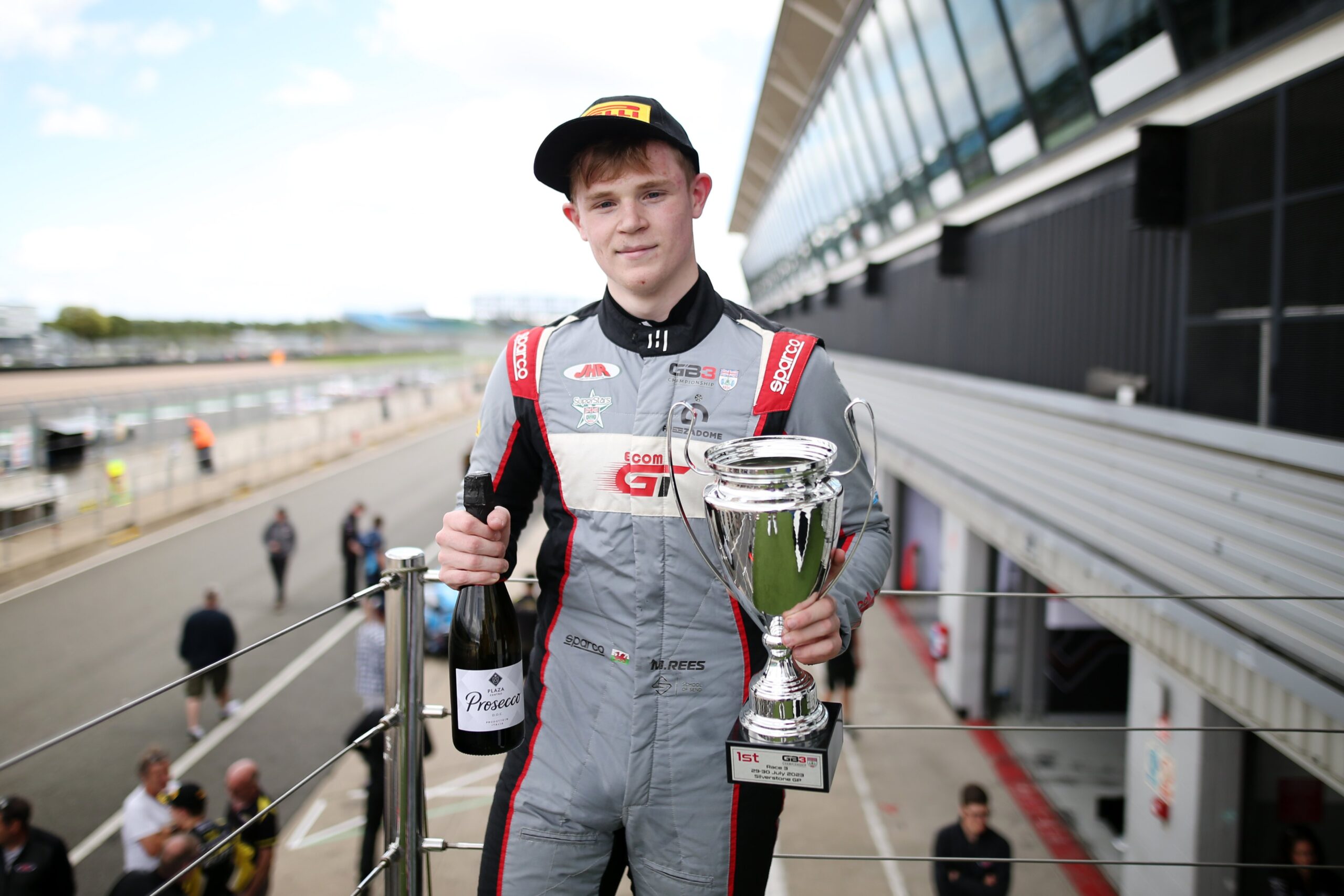 Rees vence de ponta a ponta corrida 1 da etapa de Silverstone da GB3. Staico é 15º
