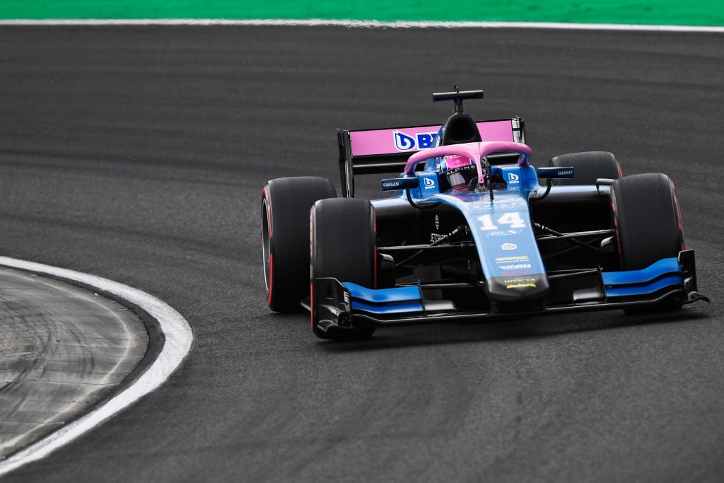 Doohan leva melhor em safety-car e vence corrida 2 da F2 na Bélgica. Fittipaldi é 3º