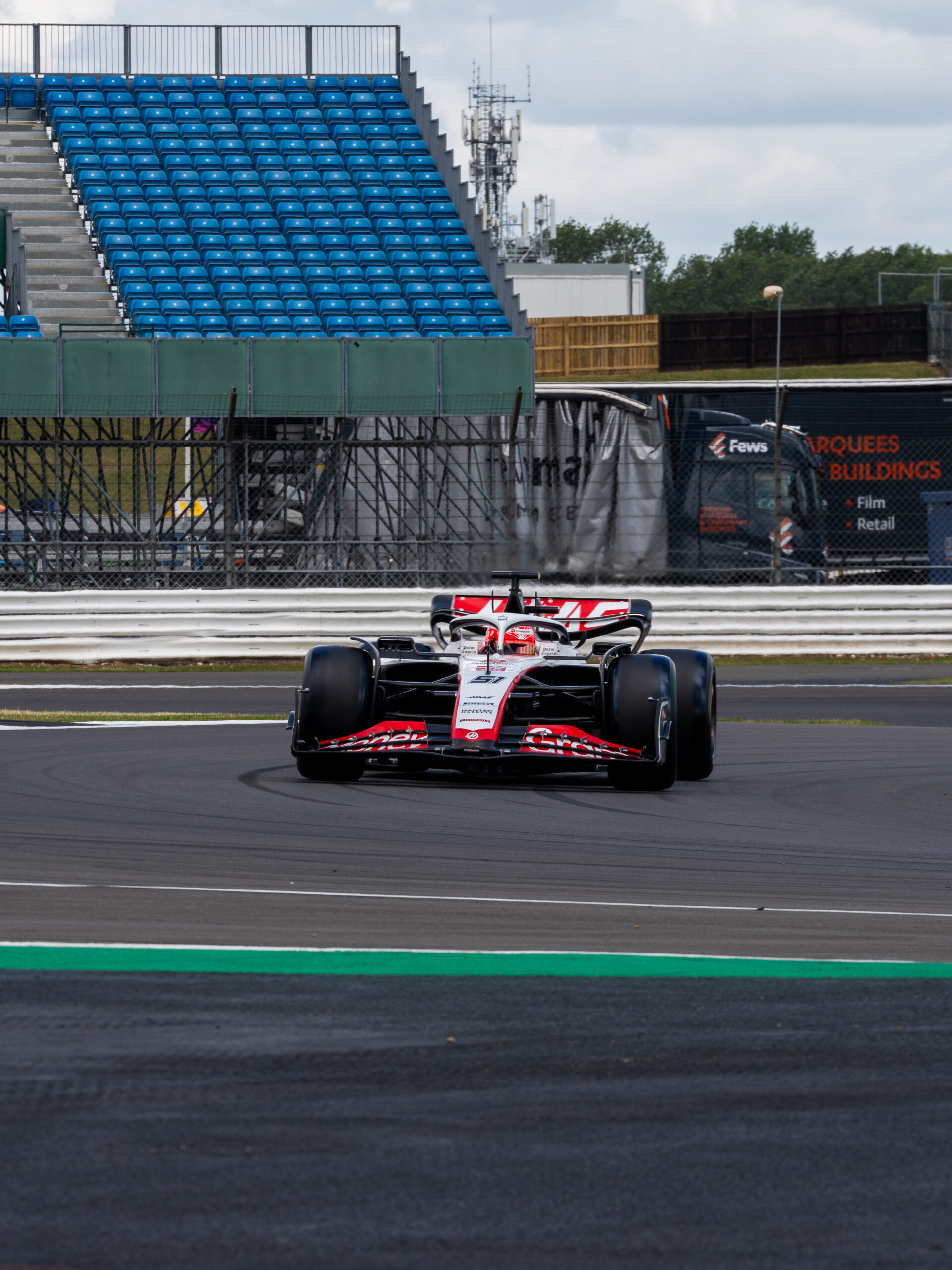 Fittipaldi conduce el Haas en el test de los nuevos neumáticos de Pirelli