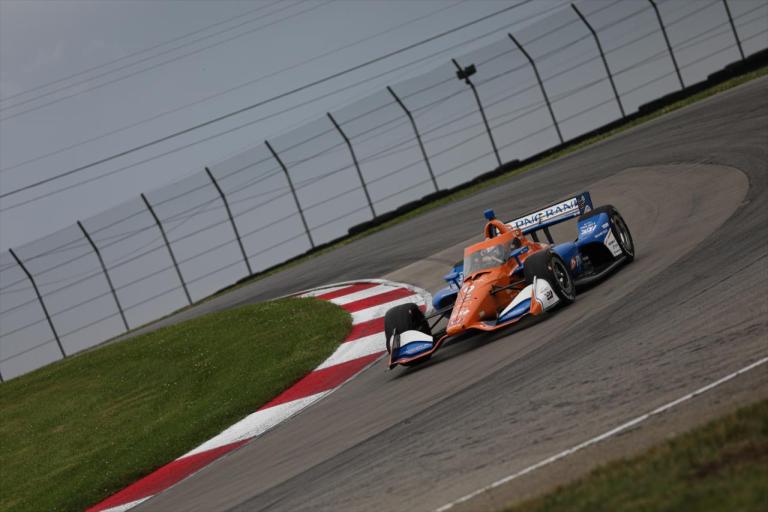 O primeiro treino livre tem transmissão exclusiva da Disney + (Foto: Indycar)