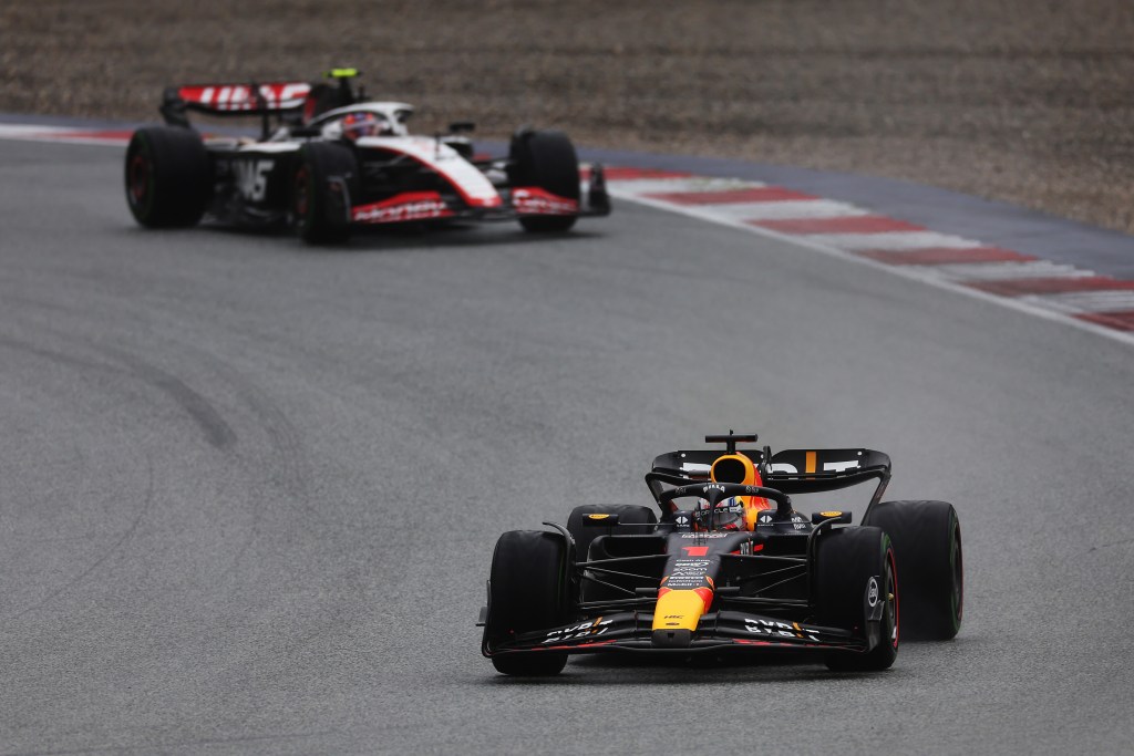 Verstappen se sobrepone de mala largada y conquista la carrera sprint del GP de Austria