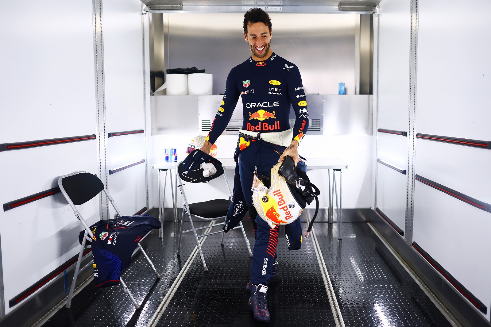 Ricciardo diz que vai “tentar usar mais pé direito do que esquerdo” no GP da Hungria