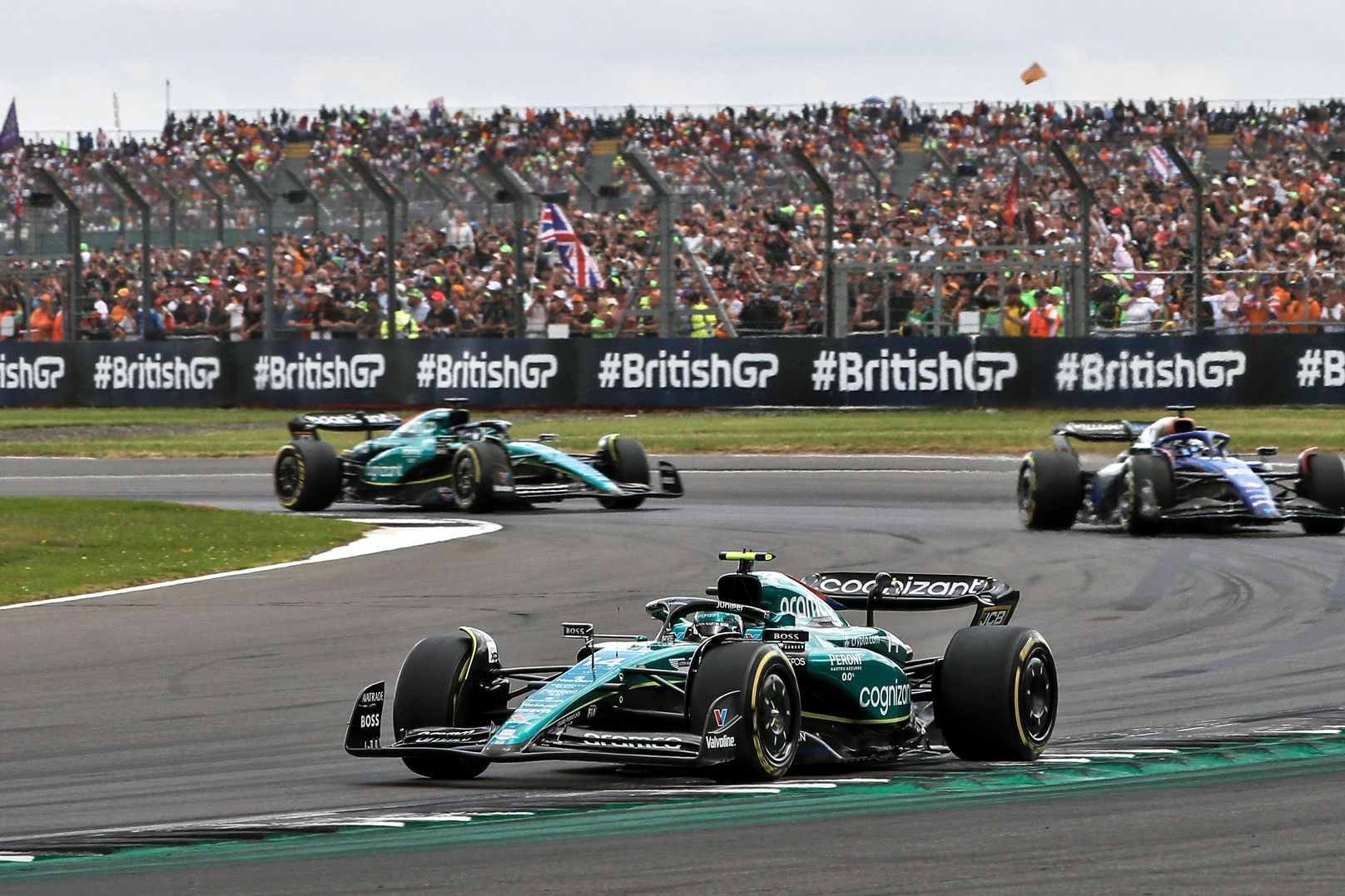 Alonso niega preocupación por la evolución de Aston Martin: “No soñábamos con estar aquí”