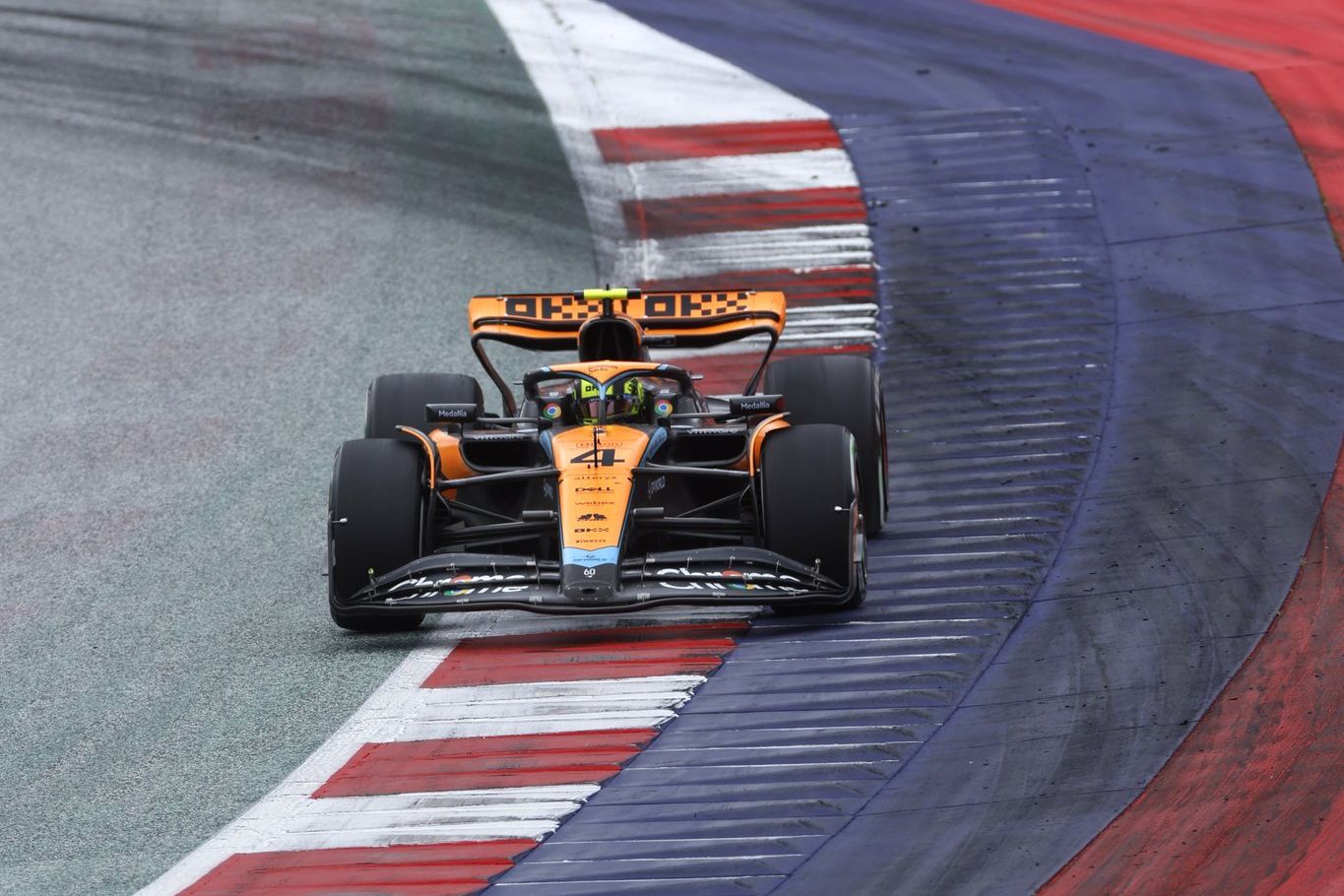 Norris se queja de que el McLaren es difícil de manejar, a pesar de que es más rápido