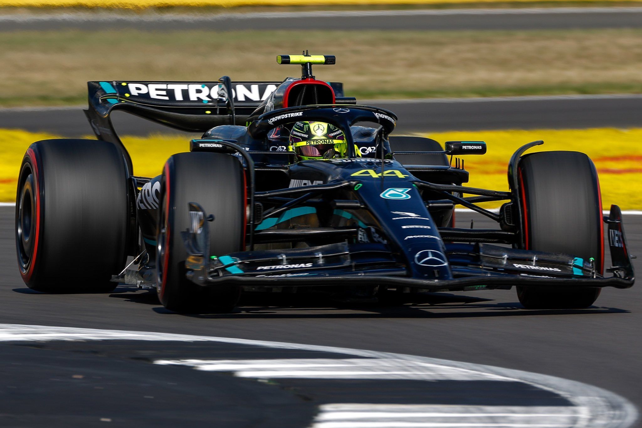 Mercedes sente golpe na Inglaterra e volta atenção para F1 2024: “Não temos escolha”