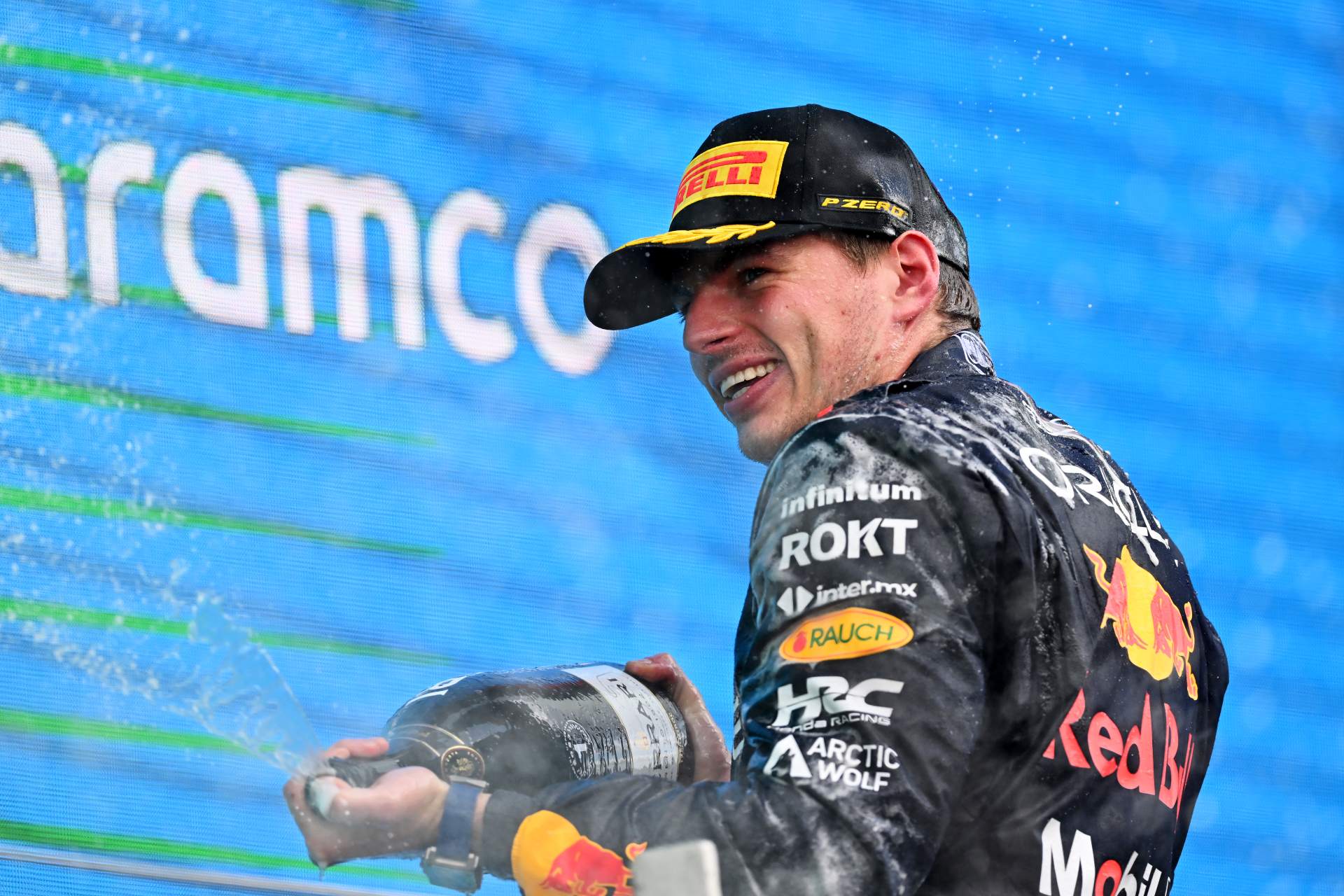 Verstappen supera Vettel 2011 e abre maior diferença para vice após 10 corridas