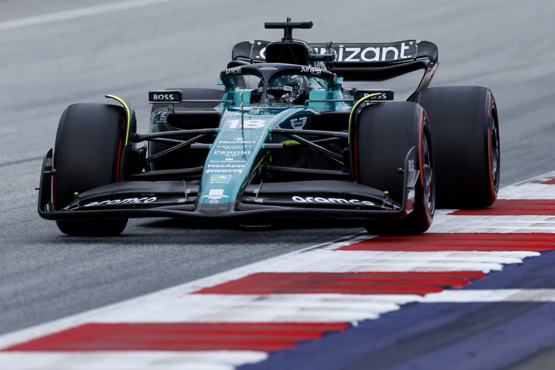 Stroll exalta “batalha divertida” com Alonso em sprint “emocionante” na Áustria
