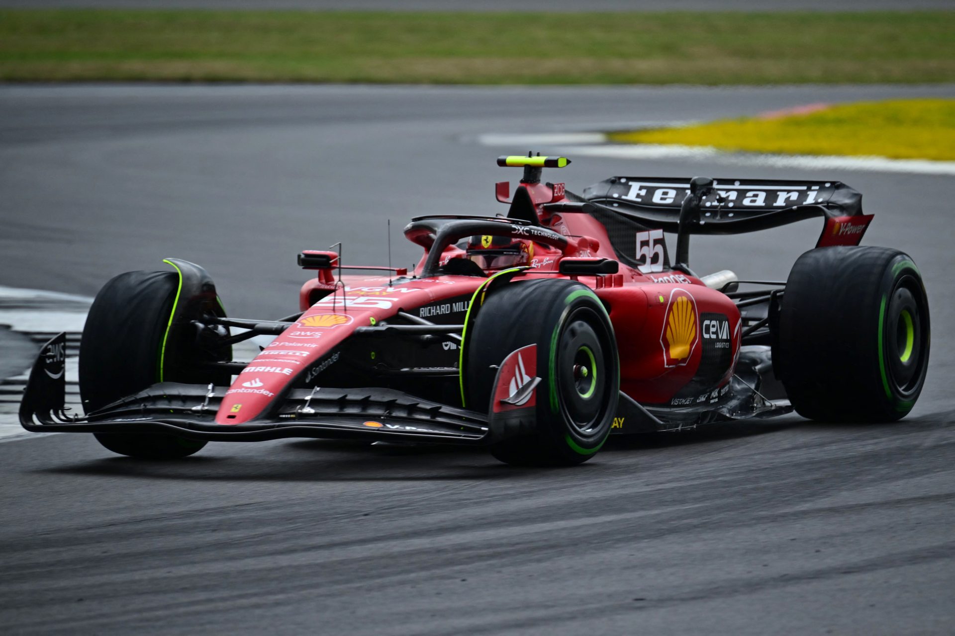 Sainz se surpreende com McLaren, mas mira pódio: “Vai ser uma corrida emocionante”
