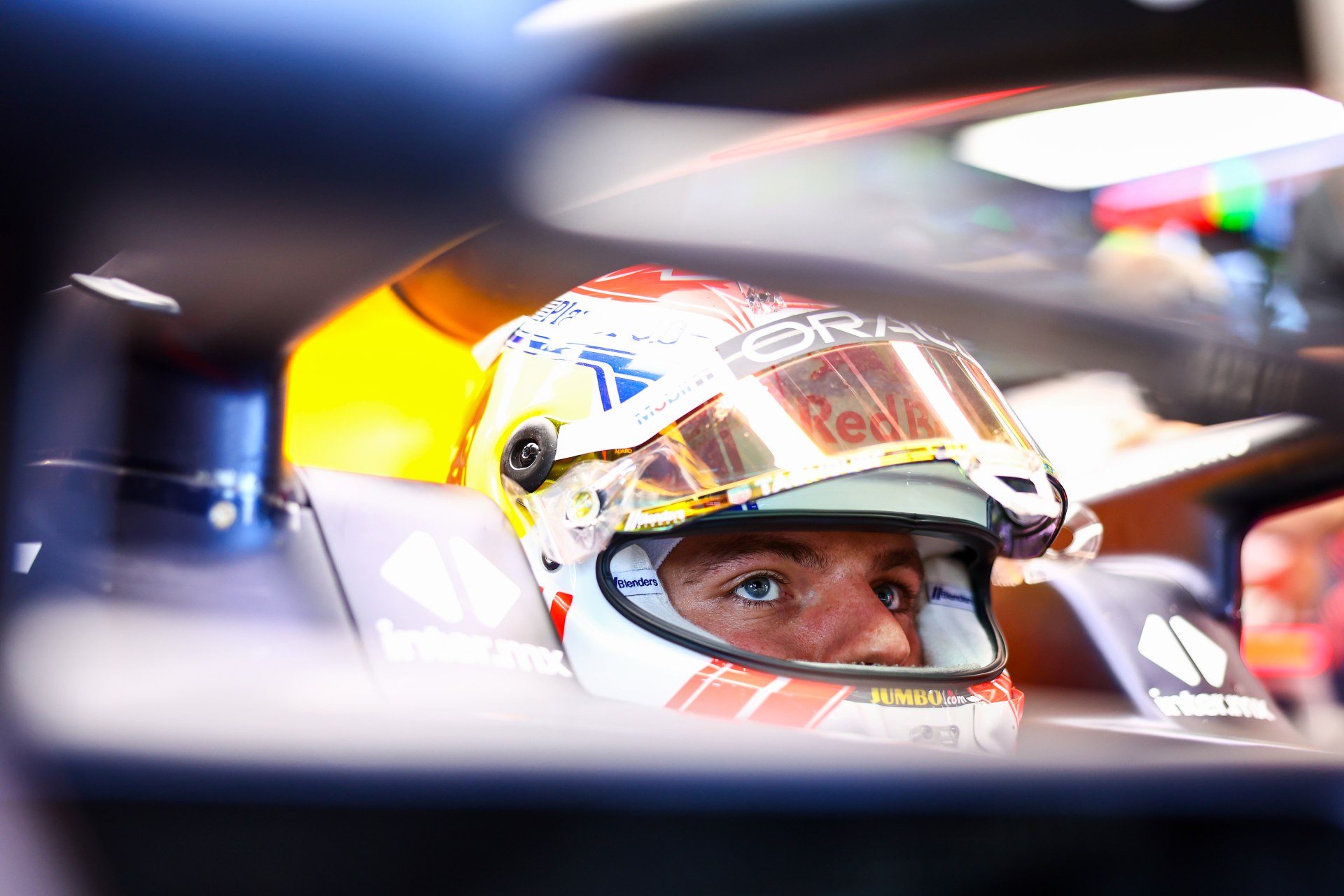 Verstappen vê carro da F1 2026 “estranho” e alerta para “dificuldade de ultrapassagens”