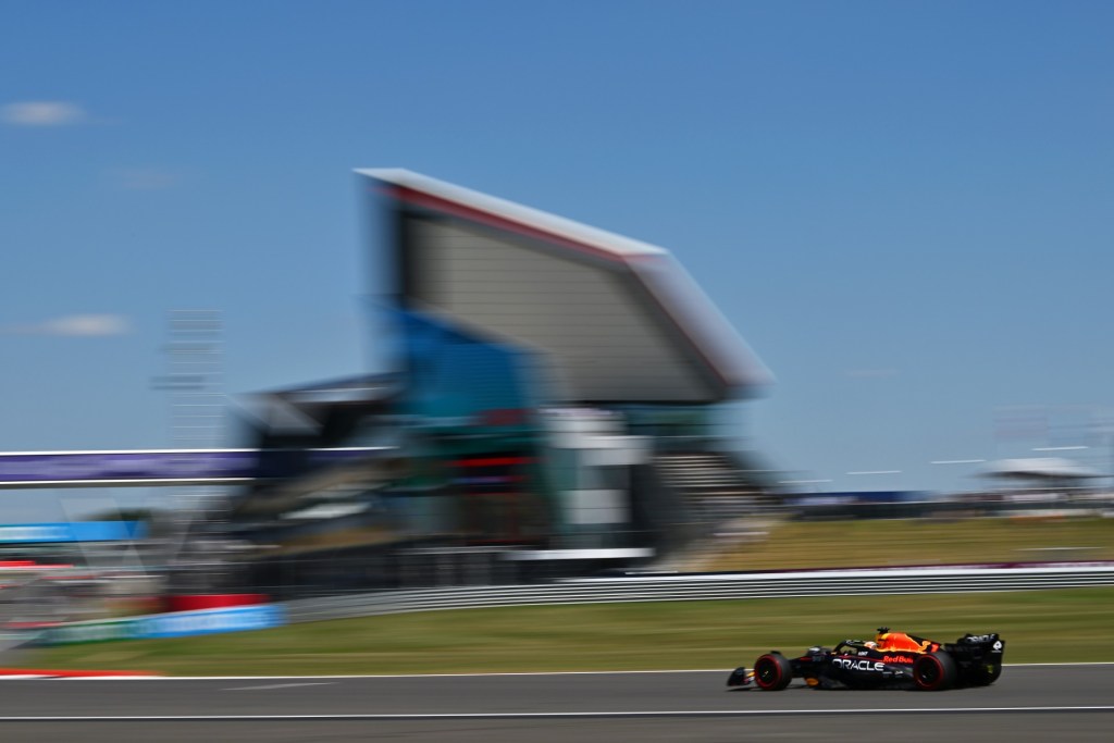 Red Bull vê desgaste de pneus como “fator interessante” em briga com Ferrari
