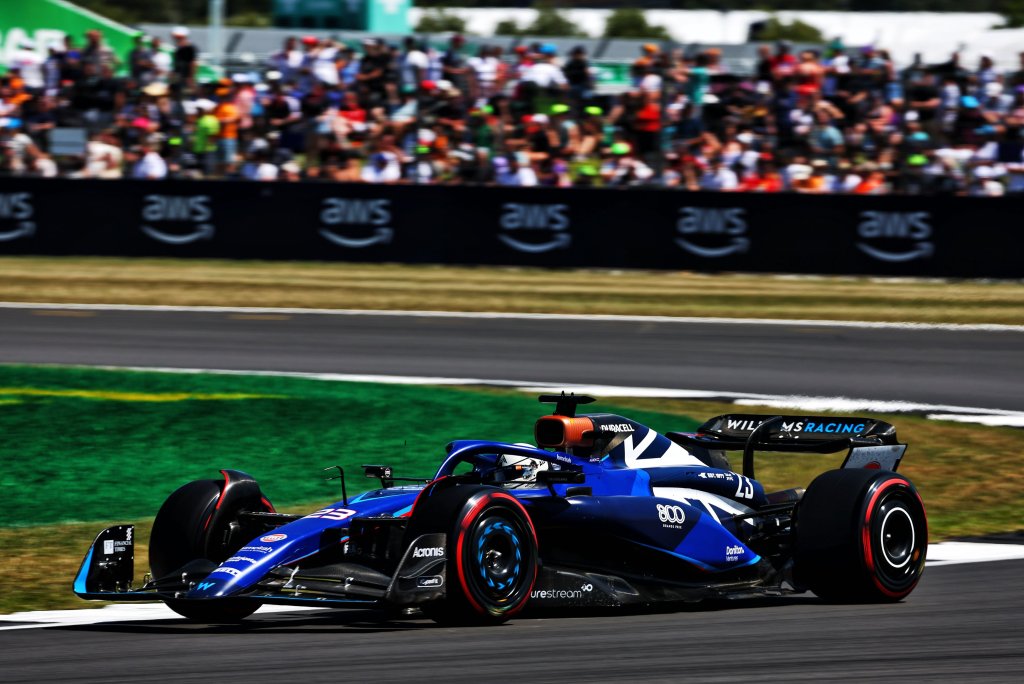 Albon vê vento forte como determinante para top-5 da Williams: “É pior para os outros”