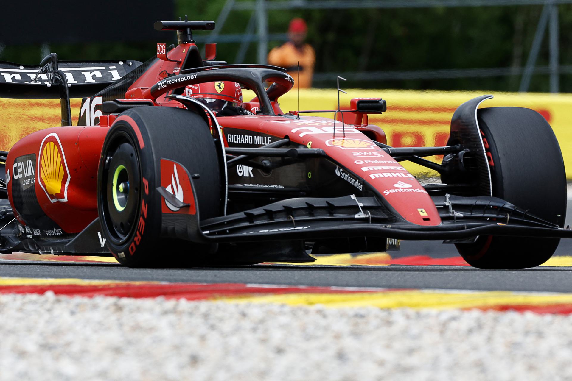 Leclerc destaca el ritmo positivo de Ferrari en Spa pese a economizar combustible