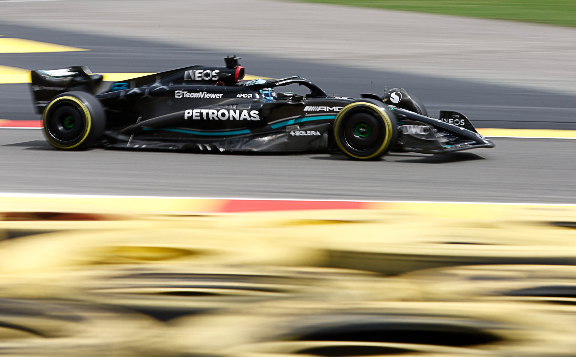 Russell se diz “feliz que fim de semana acabou” e só celebra “bons pontos” da Mercedes