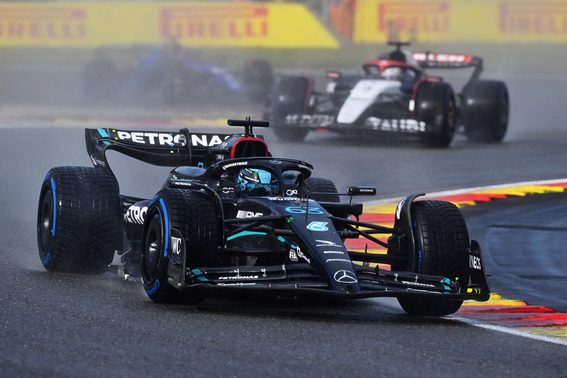 Mercedes explica el anticuado alerón trasero de Russell en Spa: ‘Elección del piloto’