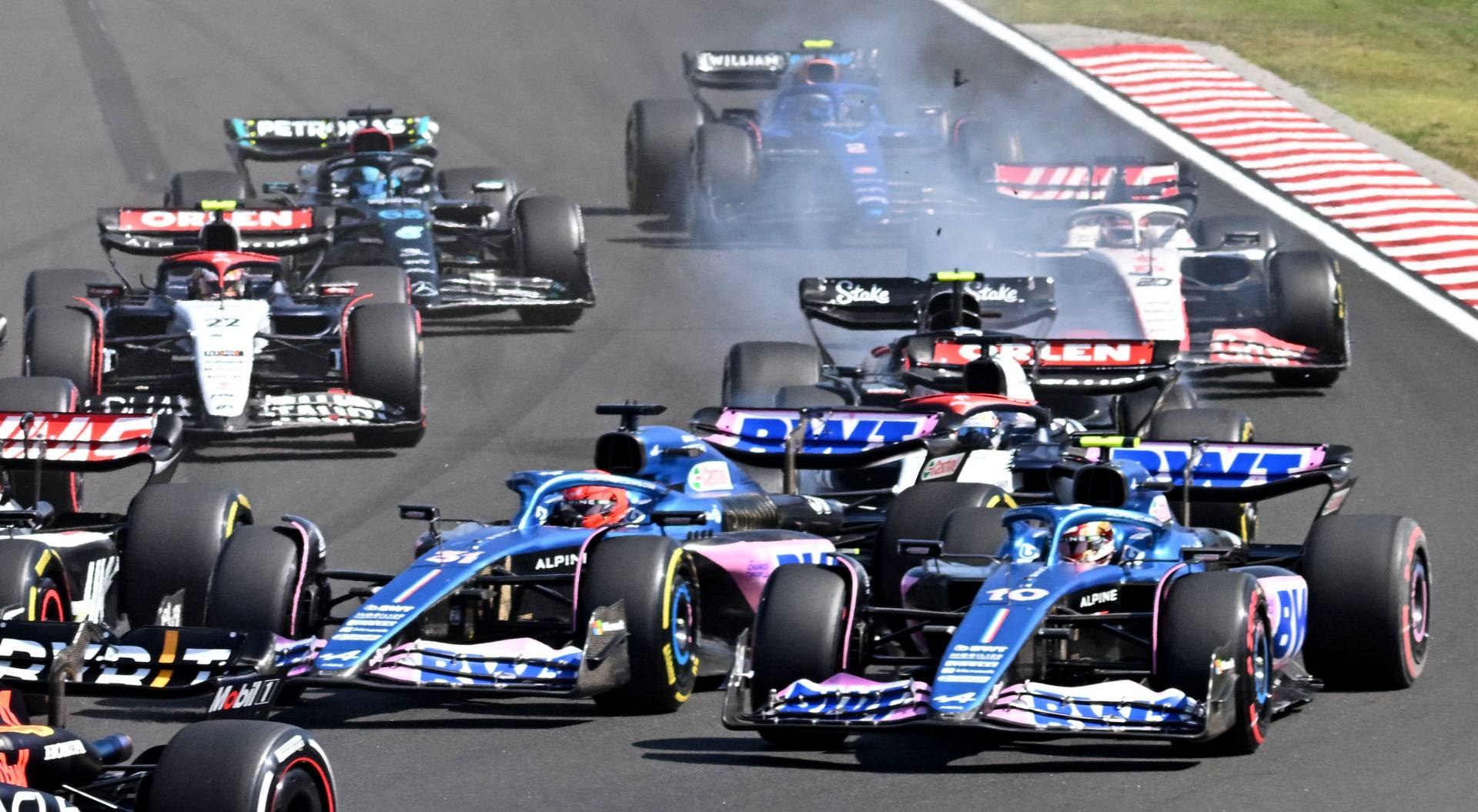 Ocon lamenta impacto ‘violento’ del accidente en el GP de Hungría: «Se rompió en dos»