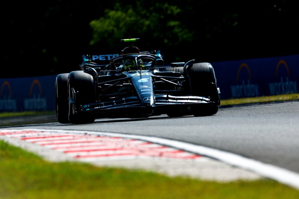 Mercedes vê avanço em solução de problemas do W14 e foca em “performance” em 2024