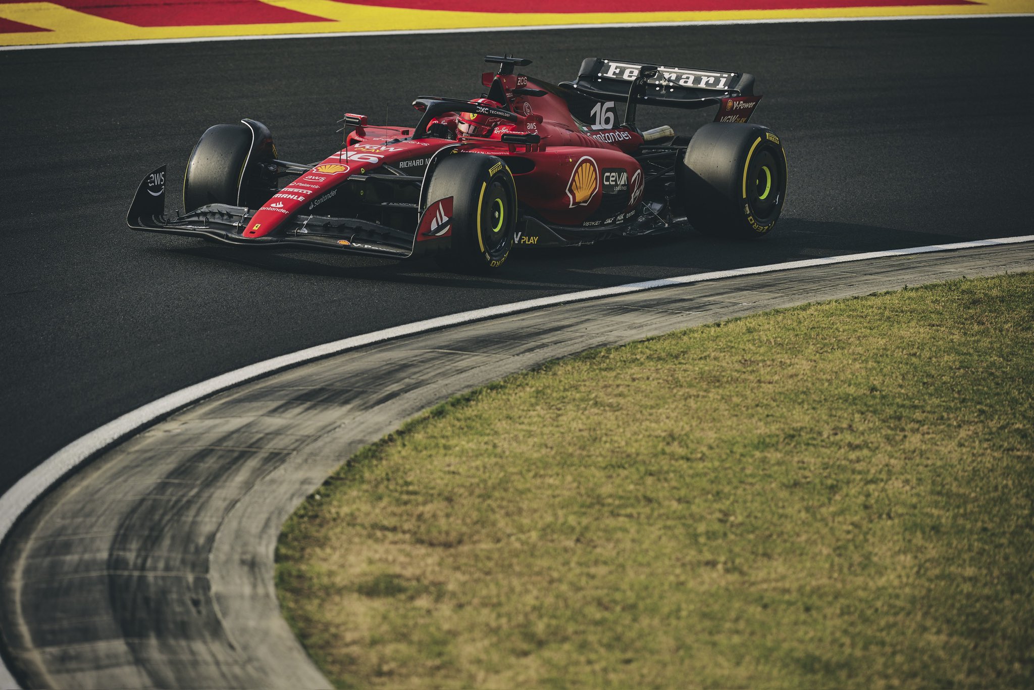 Ferrari admite surpresa com desempenho da Alfa Romeo na Hungria: “Deu uma lição”