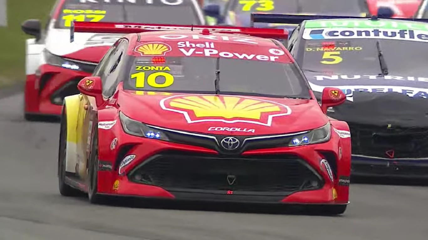 Zonta acerta estratégia, segura Massa e vence corrida 2 da Stock Car em Interlagos