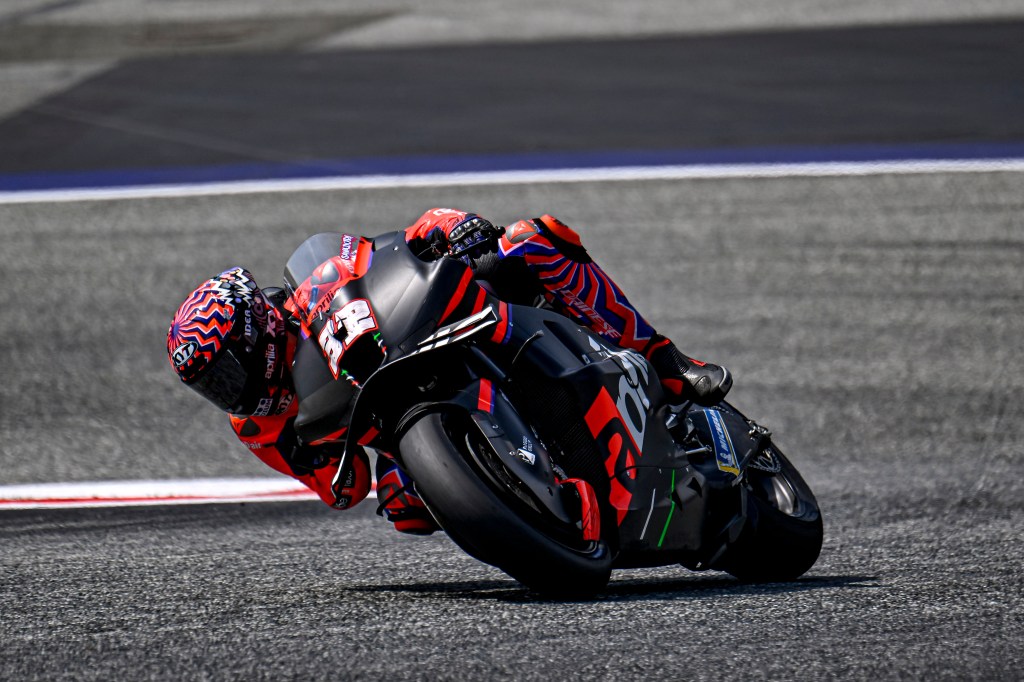 Aprilia segue com Savadori como piloto de testes para MotoGP 2024