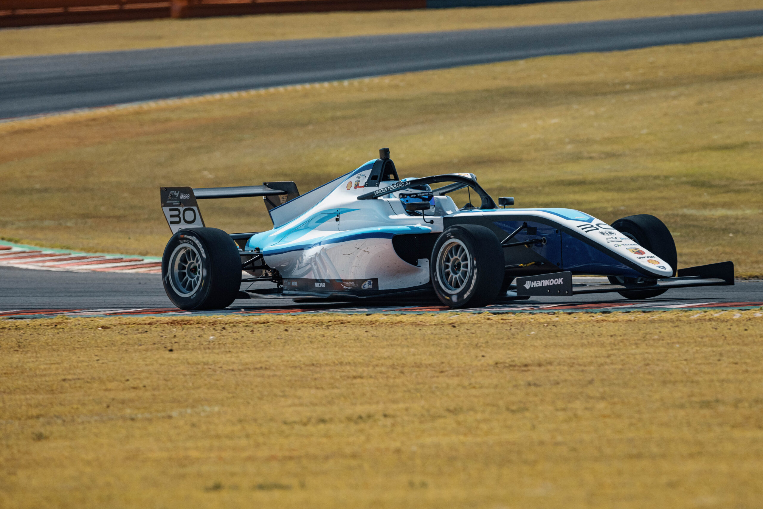 Tessaro se recupera de punição e vence corrida 2 da F4 Brasil no Velocitta