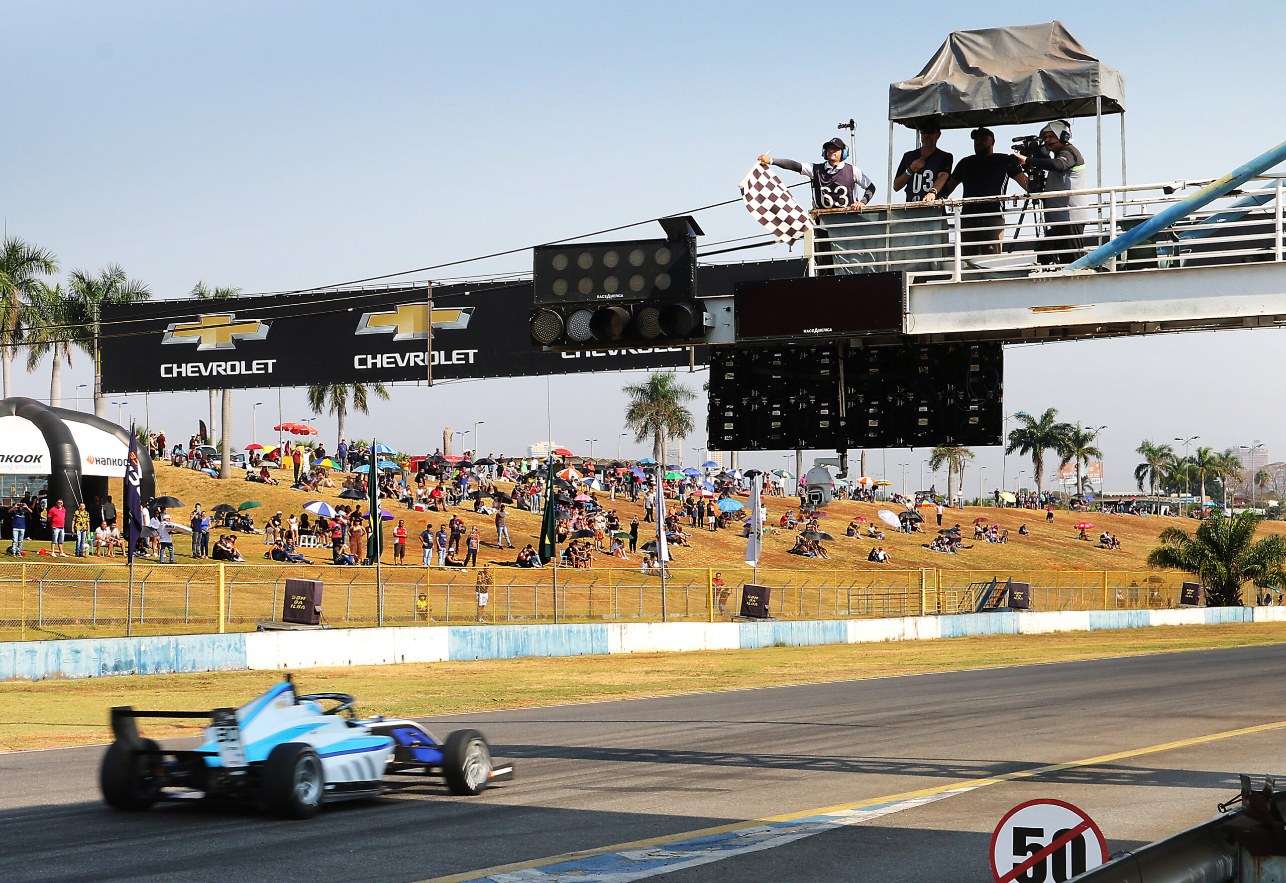 Tessaro fecha fim de semana da F4 Brasil com vitória na corrida 3 em Goiânia