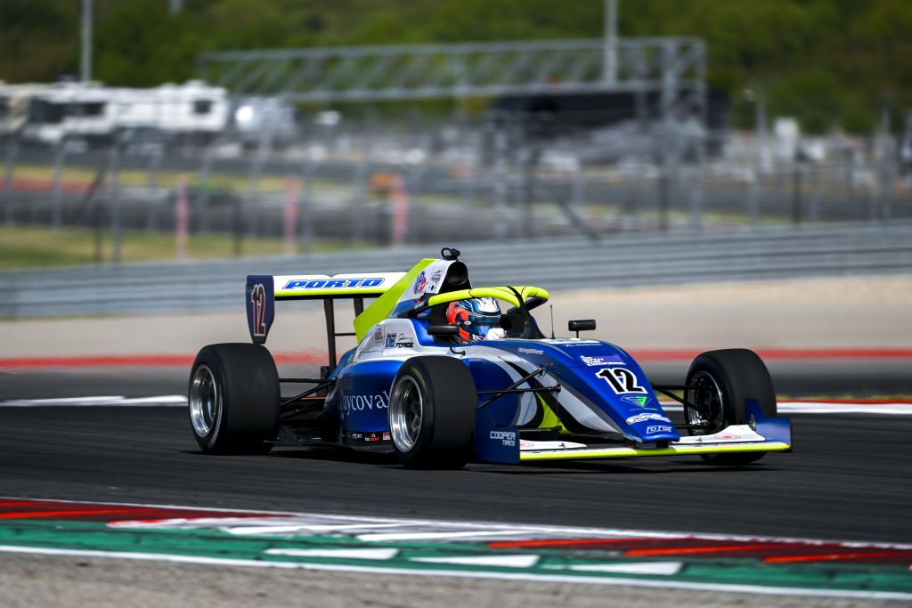 Porto passa Clark na largada e vence corrida 1 da Pro 2000 em Austin