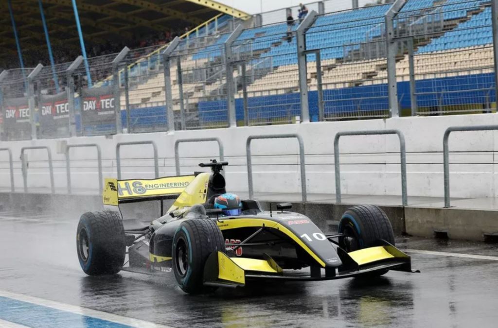 De Vries volta a guiar monoposto em evento na Holanda após demissão da AlphaTauri
