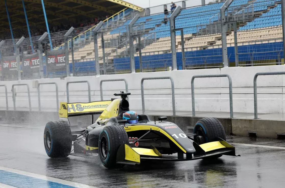 De Vries volta a guiar monoposto em evento na Holanda após demissão da AlphaTauri